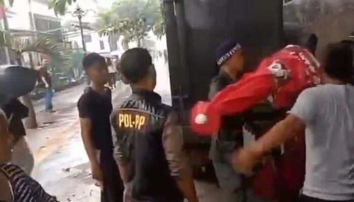 Ricuh Penertiban PKL di Alun-alun Bogor: Pedagang Tolak Dagangan Disita, Masyarakat Berdebat