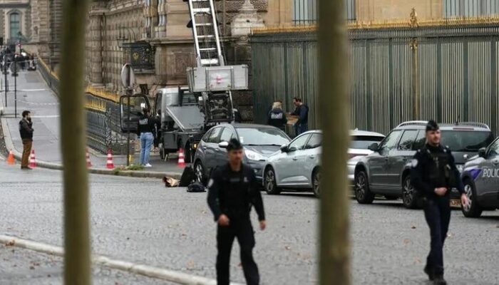 “Dalam Kejutan, Museum Louvre Dibobol – Menteri Prancis Ucapkan Kegagalan Keamanan”
