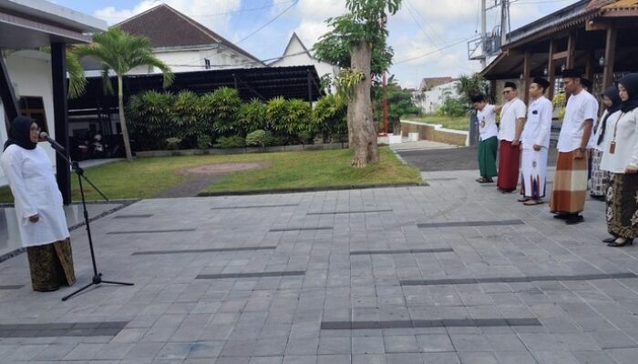 “Protes Muncul, Bupati Banyuwangi Wajibkan Busana Santri bagi ASN!”