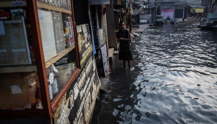 “Banjir Pesisir Siap Menyapu Jakarta, Waspada!”
