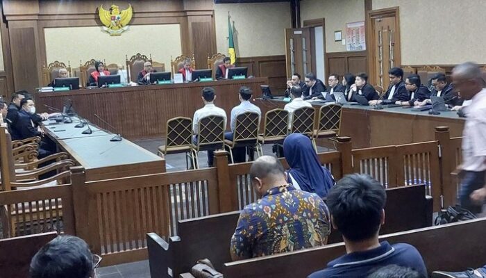 “Korupsi Minyak Mentah: Jaksa Bersama Hakim Lawan Eksepsi Terdakwa, Siapa yang Menang?”
