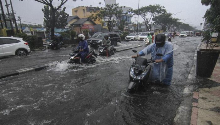 Depok Siap Hancurkan Penyebab Banjir, Bangunan Liar di Jl Margonda Dibongkar!