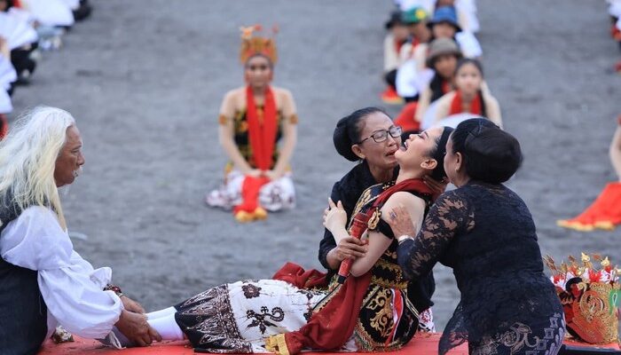Dari 1.400 Penari Gandrung Sewu, Emosi Diaspora RI di AS Terpikat dalam Prosesi Sakral