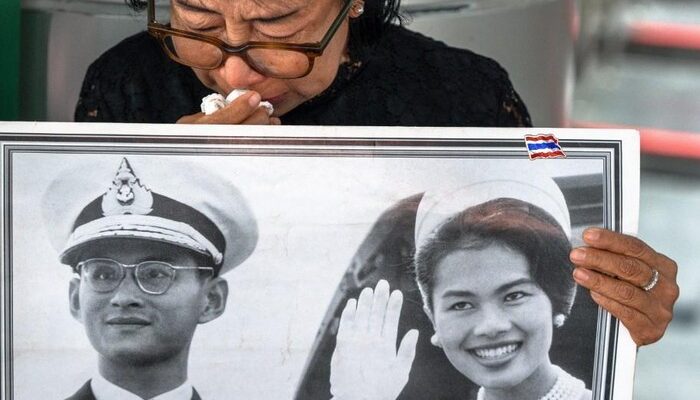 Perpisahan Ibu Suri Sirikit: Warga Thailand Berikan Penghormatan Terakhir, Momen Sejarah bagi Thailand
