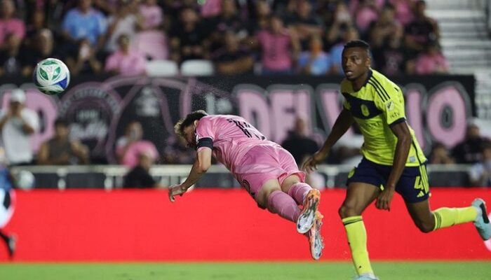 Dari Tanah ke Langit, Messi ‘Terbang’ Usai Raih Sepatu Emas