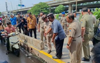 Jalan Tinggi di Penjaringan: Bahaya Mengintai, Warga Berteriak!