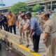 Jalan Tinggi di Penjaringan: Bahaya Mengintai, Warga Berteriak!