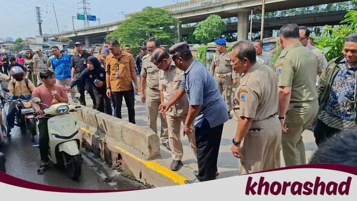 Jalan Tinggi di Penjaringan: Bahaya Mengintai, Warga Berteriak!