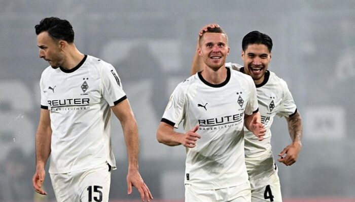 DFB-Pokal: Kevin Diks Beraksi, Gladbach Melesat, Karlsruher Terdampar dalam Kekecewaan!