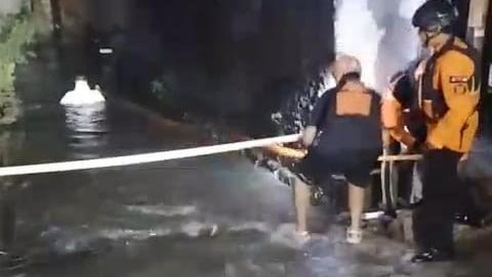 Banjir Membawa 3 Nyawa di Semarang, Tragedi Bocah Tenggelam di Selokan Jadi Peringatan Mengerikan!