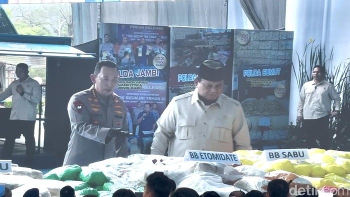 Prabowo Mendorong Perangi Narkoba, Saksikan Pemusnahan 2,1 Ton di Mabes Polri