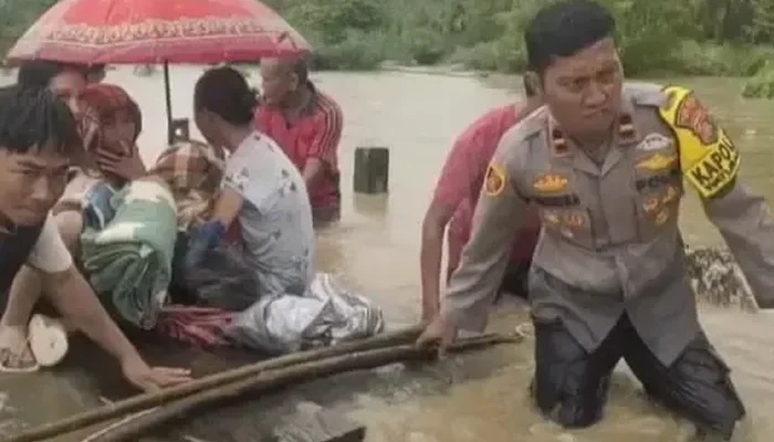 Bencana Banjir Kolaka, Polisi Jadi Pahlawan Warga!