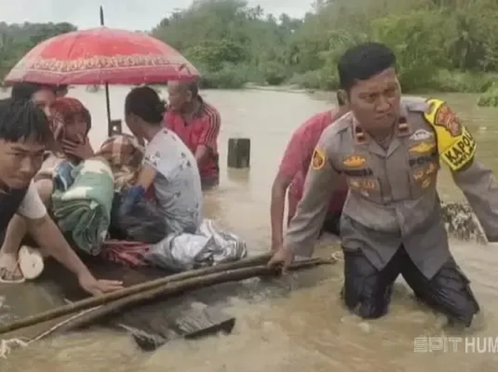 Bencana Banjir Kolaka, Polisi Jadi Pahlawan Warga!