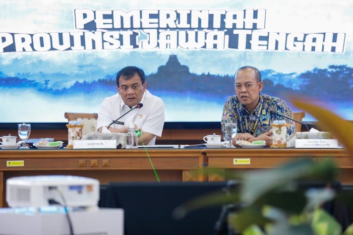 Banjir Menyebabkan Kebingungan, Ahmad Luthfi Minta Percepat Pengerukan Kolam Retensi