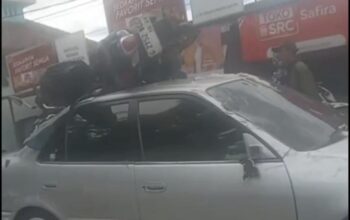 [Tabrakan Maut di Cilegon: Motor Nyangkut di Atap Mobil, Satu Tewas]