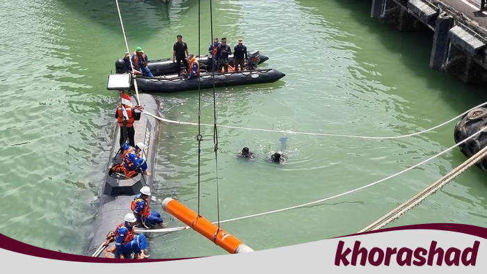 Kapal Selam Tanpa Awak KSOT Uji Tembak di Laut Surabaya, Dipantau Prabowo - Update 2