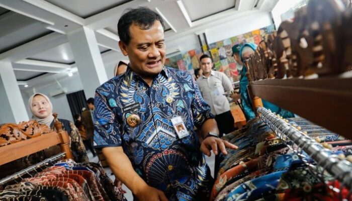 Batik Sragen Jadi Motor Ekonomi Rakyat, Ahmad Luthfi Dorong UMKM di Daerah Ini