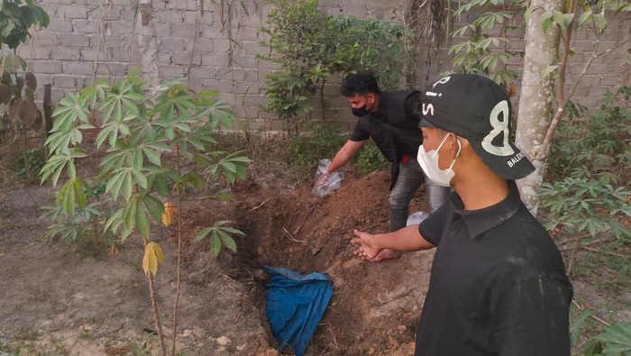 Dari Kuburan 'Berselimut' Terpal, Polisi Ungkap Hasil Autopsi Pria Riau yang Mengejutkan