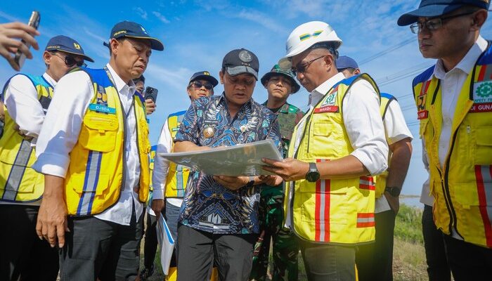 [Banjir Semarang-Demak: Pemprov Jateng Gelandangan, Sodetan dan 38 Pompa Siap Turun!]
