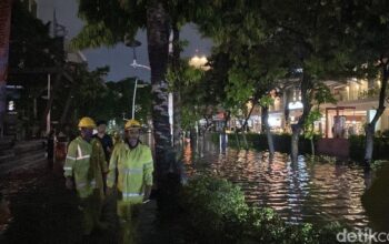 Banjir Menerjang Jalan Kemang Raya Jaksel Malam Ini, Perahu Karet Jadi Solusi Darurat!