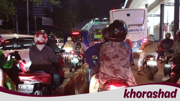 Jalan Gatot Subroto Semanggi Arah Pancoran Macet Parah Malam Ini, Ribuan Warga Terjebak!