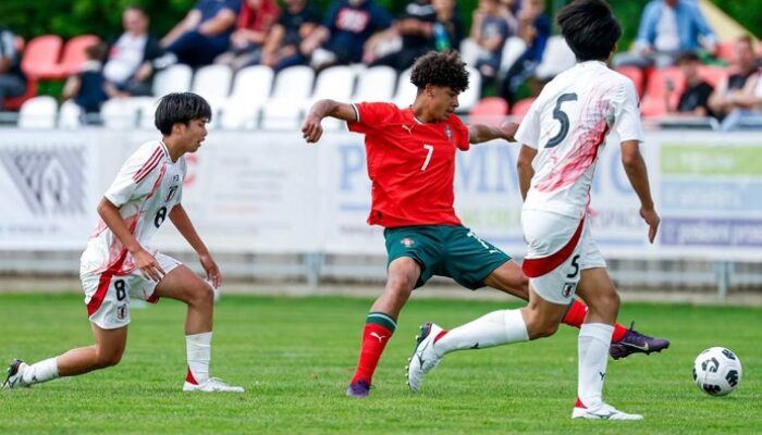 “Cristiano Ronaldo Jr. Membuat Sejarah di Timnas Portugal U-16, Apakah Ini Awal dari Legenda Baru?” [tag] sepakbola, [tag] bola, [tag] Cristiano Ronaldo Jr, [tag] Timnas Portugal U-16.