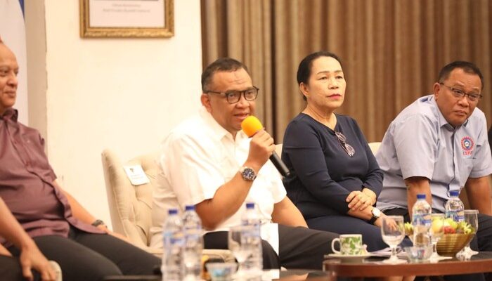 “Dialog Bareng Serikat Pekerja, Wamenaker Rancang Ulang Formula Upah Minimum: Apa yang Dipertaruhkan?”