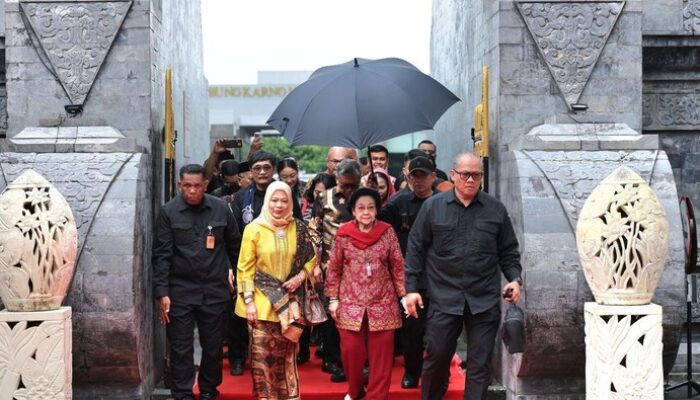 Megawati Ziarah ke Makam Bung Karno: Simbol Peringatan 70 Tahun KAA yang Menyeduh Emosi Nasional