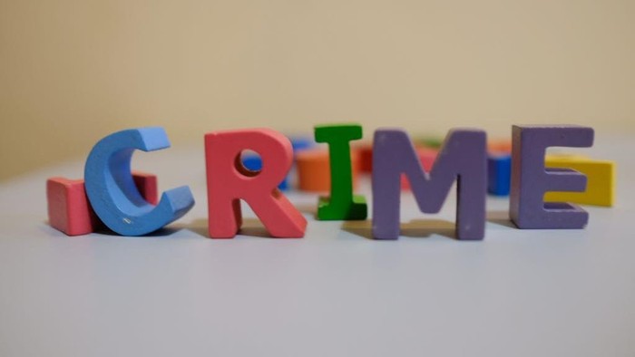 Mayat Misterius di Pinggir Kali: Warga Jakbar Sibuk Antar Anak, Temukan Tragedi