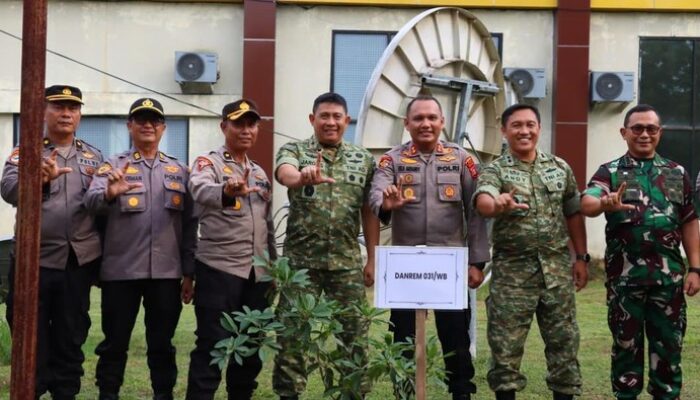 Green Policing Berangsur, Danrem Tanam Pohon di Siak!