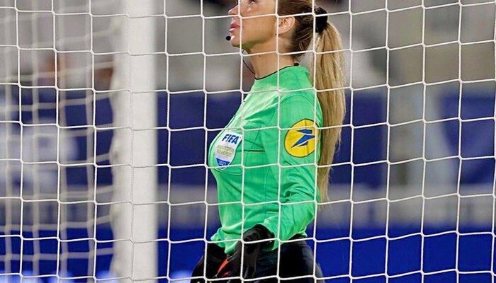 “Wasit Wanita yang Marah: Kisah Mencolok di Dunia Bola”