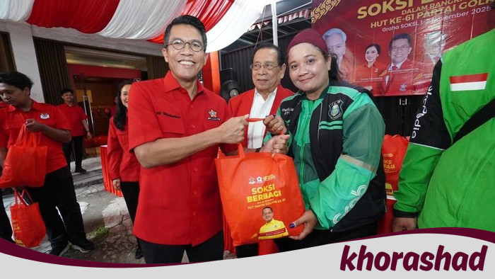 SOKSI Golkar Bagikan Sembako ke Sopir Ojek, Dekatkan Dengan Rakyat!