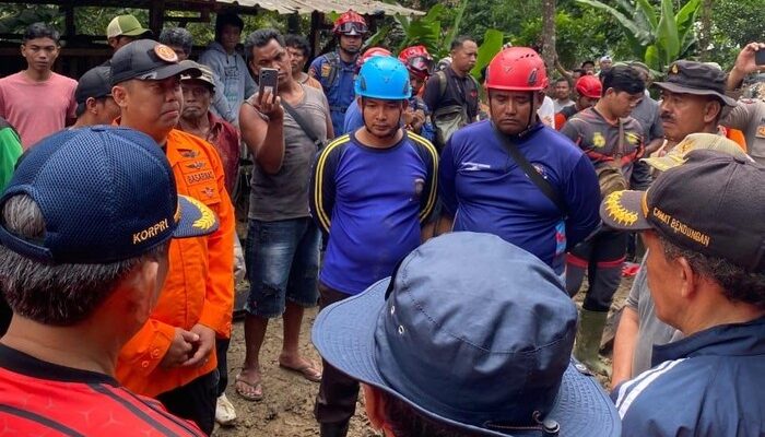 “Bencana Longsor di Trenggalek: Kemensos Beri Santunan dan Dampingi Korban”
