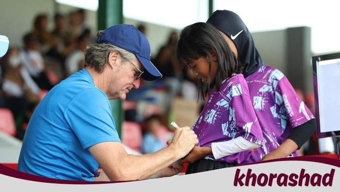 **Coach Timo Bersorak, 1.736 Siswi Berlaga di MilkLife Soccer Challenge Solo**