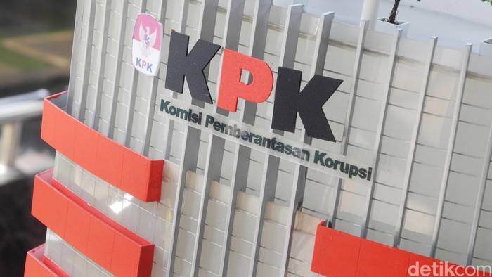 Gubernur Riau Terjerat OTT KPK, Bandara Siap Sambut Keberangkatan ke Jakarta Besok!