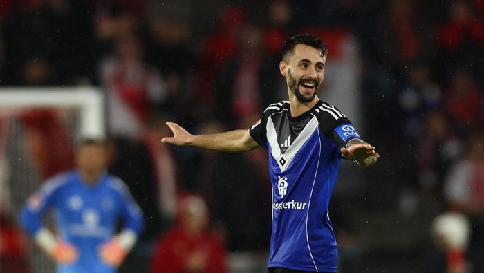 Dari Arsenal ke Malapetaka: Pemain Ini Terima 2 Kartu Merah dalam 6 Pertandingan Saja!