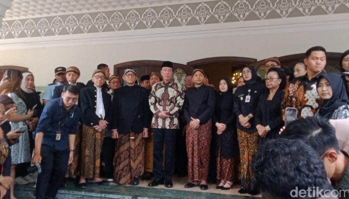 Jokowi Bersama Rakyat, Lepas Jenazah Pakubuwono XIII dari Solo ke Imogiri