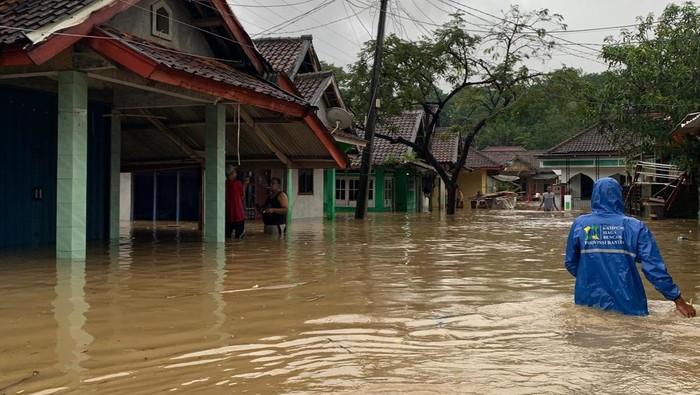 Hujan Deras Membuat Sejumlah Desa di Pandeglang Dilanda Banjir