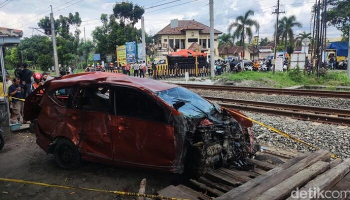 Polisi Selidiki Penyebab Tragedi KA Vs Mobil-Motor di Sleman, Apa yang Sebenarnya Terjadi?