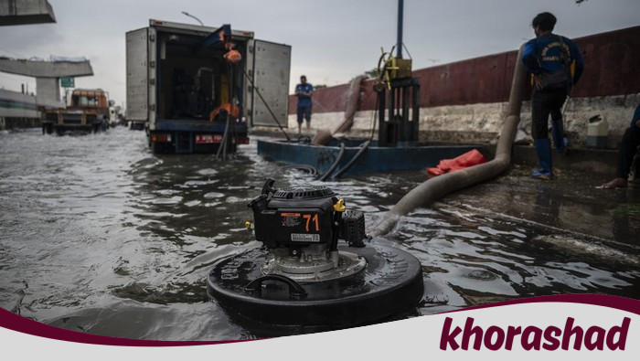 Rob Menyerang Pesisir Jakarta, Pasukan Pompa Biru Berjuang Cegah Bencana