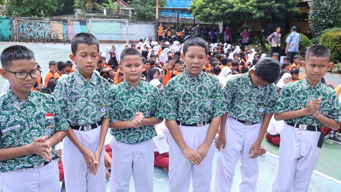 6 Bocah SD Cipayung Penemu HP Dihadiahi Peralatan Sekolah: Terima Kasih Pak Kapolda - Update 2