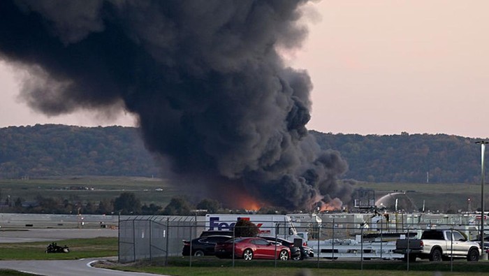 4 Fakta Mengerikan Pesawat Kargo Jatuh di AS, Telan Korban Jiwa