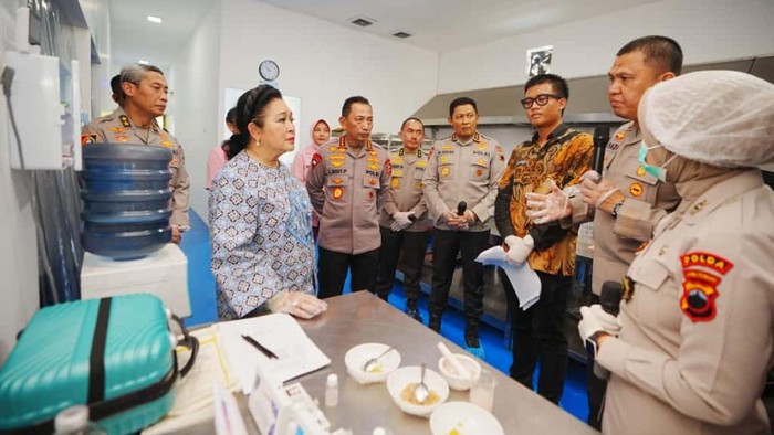 DPR dan Kapolri Tinjau SPPG YKB, Dukung MBG secara Penuh di Karanganyar