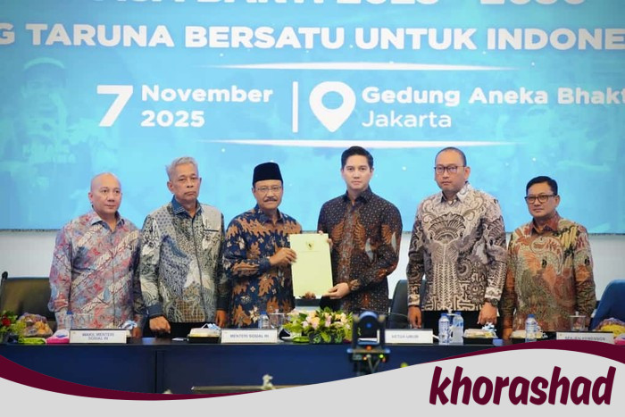 Gus Ipul Resmi Serahkan Kepmen Pengukuhan PNKT kepada Budisatrio Djiwandono