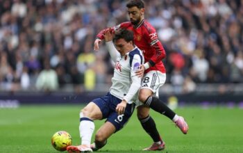 **Dua Gol di Menit Akhir! Tottenham & MU Berbagi Poin di Liga Inggris**