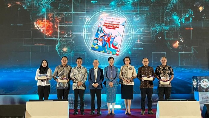 KP2MI Gandeng BI & OJK, Buku Saku Edukasi Keuangan untuk PMI Hadir!