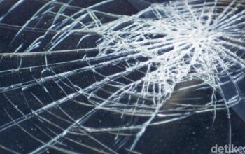 Calya Kabur Setelah Senggol HR-V, Tabrak Separator di Depok