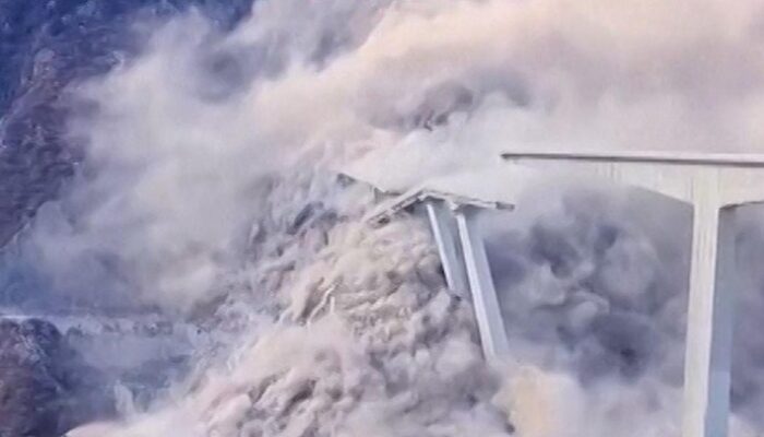 Jembatan Hongqi China Runtuh Setelah Beberapa Bulan Beroperasi, Warga Kecewa