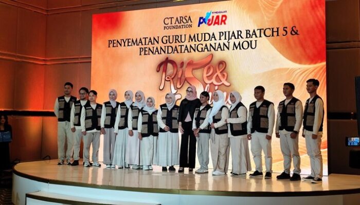 “CT ARSA Lepas 15 Relawan Guru Muda, Gerakan Pendidikan untuk Negeri”