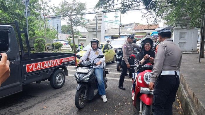 [88 Kendaraan Nunggak Pajak, Samsat-Polantas Serang Razia keras!]